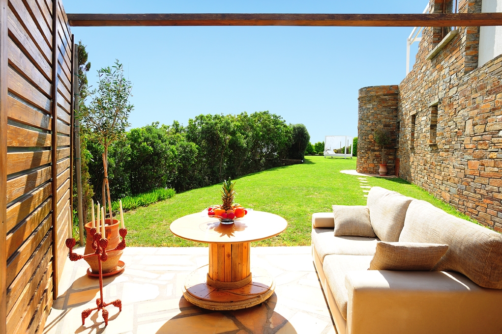 Garden patio in Villa Phivi